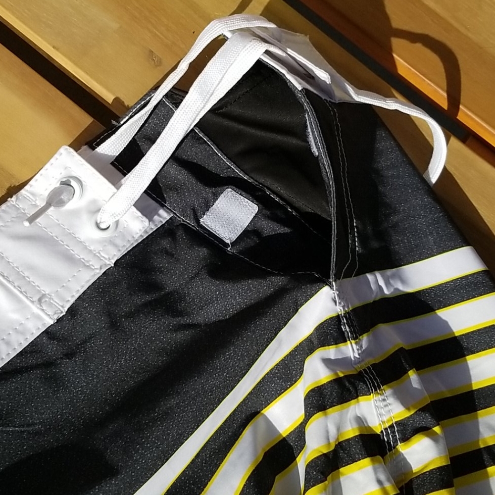 SWIM/BOARD SHORTS - Picture 4 of 9